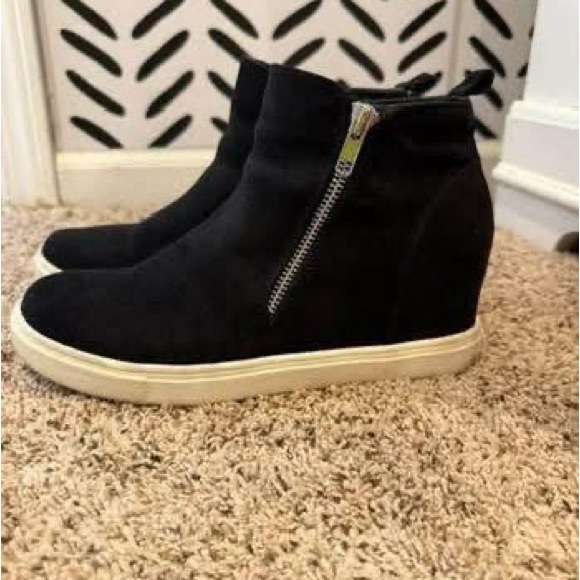 Madden Girl Black Ankle Booties - Picture 1 of 3